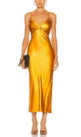 ÄRMELLOSES SATIN-MAXIKLEID MIT WABENMUSTER